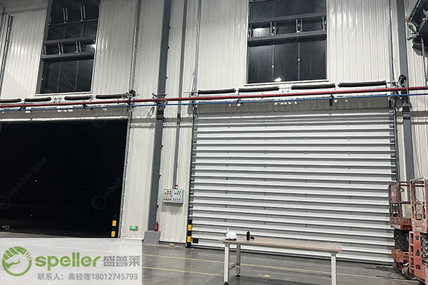 密封保溫提升門(mén)助力工廠電動(dòng)門(mén)改造，速度抗風(fēng)雙重保障